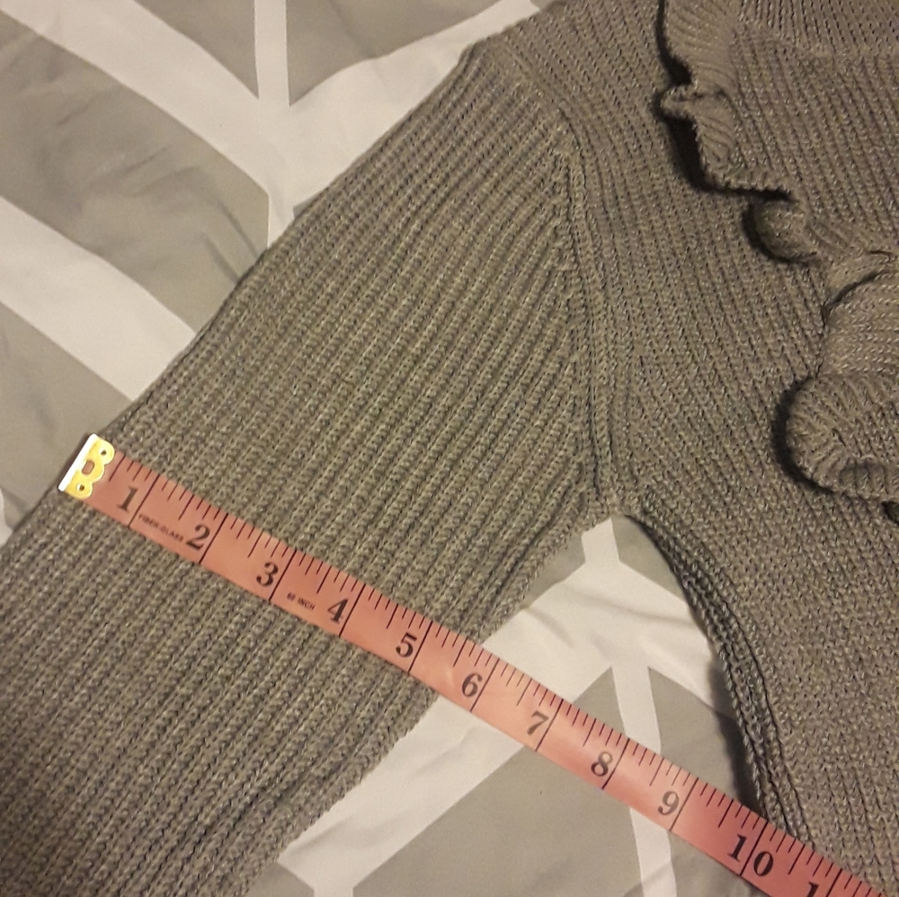 SALE😍Grey Ruffle Sweater - Picture 4 of 4